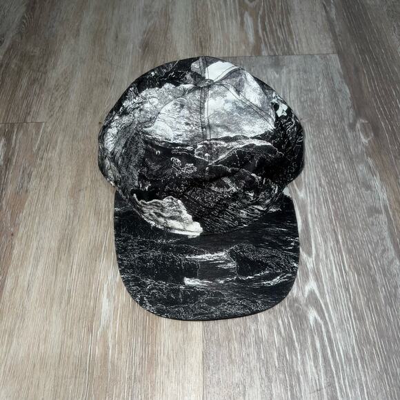 Burberry Landscape Print Black and White Cap Size Medium - Picture 1 of 5